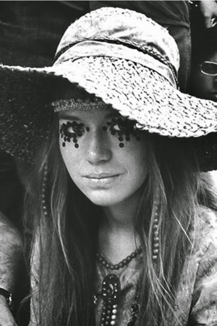 23 photos de filles à Woodstock qui montrent la beauté et le style de 1969