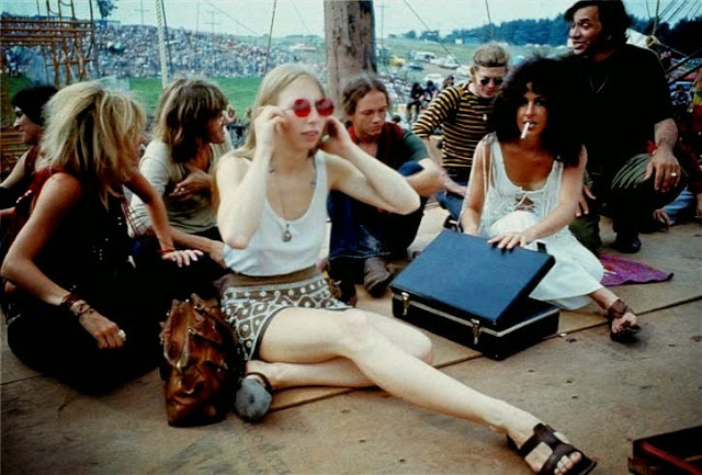 23 photos de filles à Woodstock qui montrent la beauté et le style de 1969