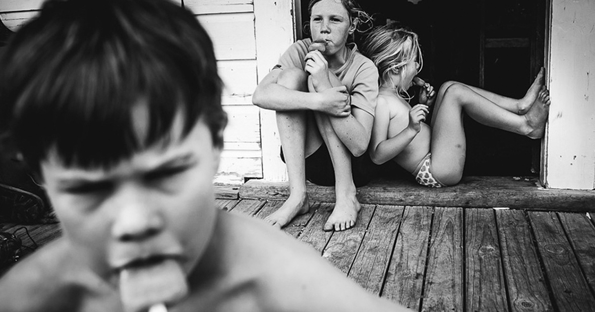 Une mère photographe documente la vie de ses enfants sans appareils électroniques