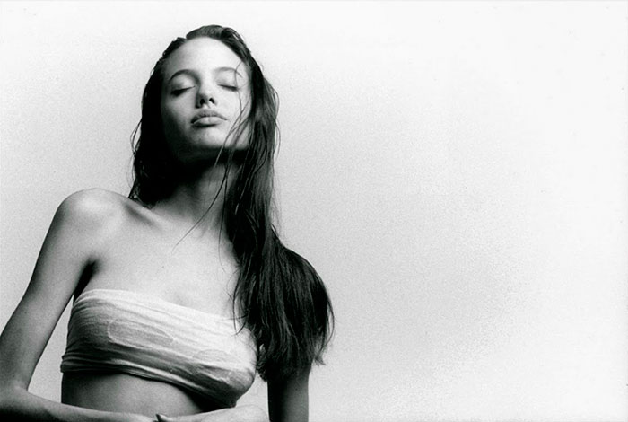 Voici Angelina Jolie à 15 ans lors de l’une de ses premières séances photo (19 images)