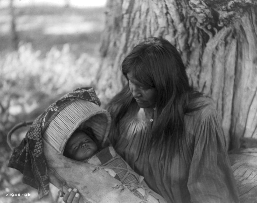 Ces rares photos des années 1900 montrent comment vivaient les Autochtones il y a 100 ans