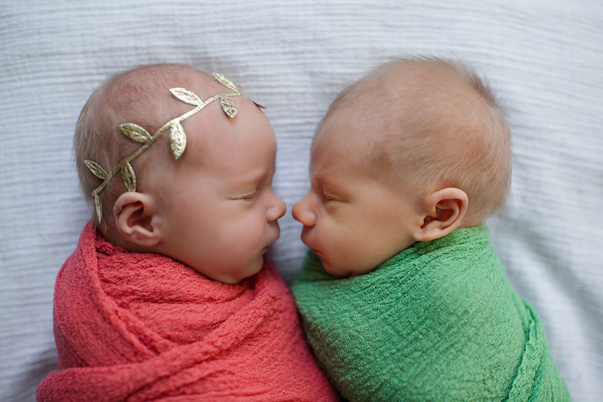 Cette mère a réalisé une séance photo émouvante de ses jumeaux nouveau-nés qui n’avaient plus beaucoup de temps