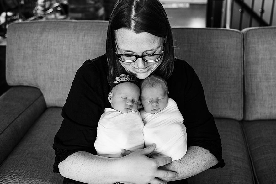 Cette mère a réalisé une séance photo émouvante de ses jumeaux nouveau-nés qui n’avaient plus beaucoup de temps
