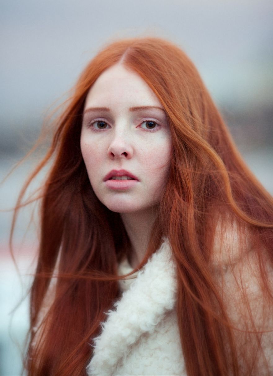 Ce photographe a voyagé à travers le monde pour saisir la beauté stupéfiante des cheveux roux et il a photographié plus de 130 rousses