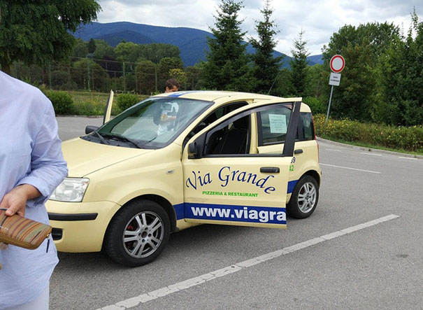 20 fois où des publicités ratées sur des véhicules ont été remarquées un peu en retard