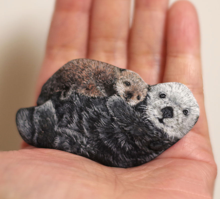 Cette artiste transforme de vulgaires cailloux en animaux tout doux ! Peintures-pierres-akie-nakata-002
