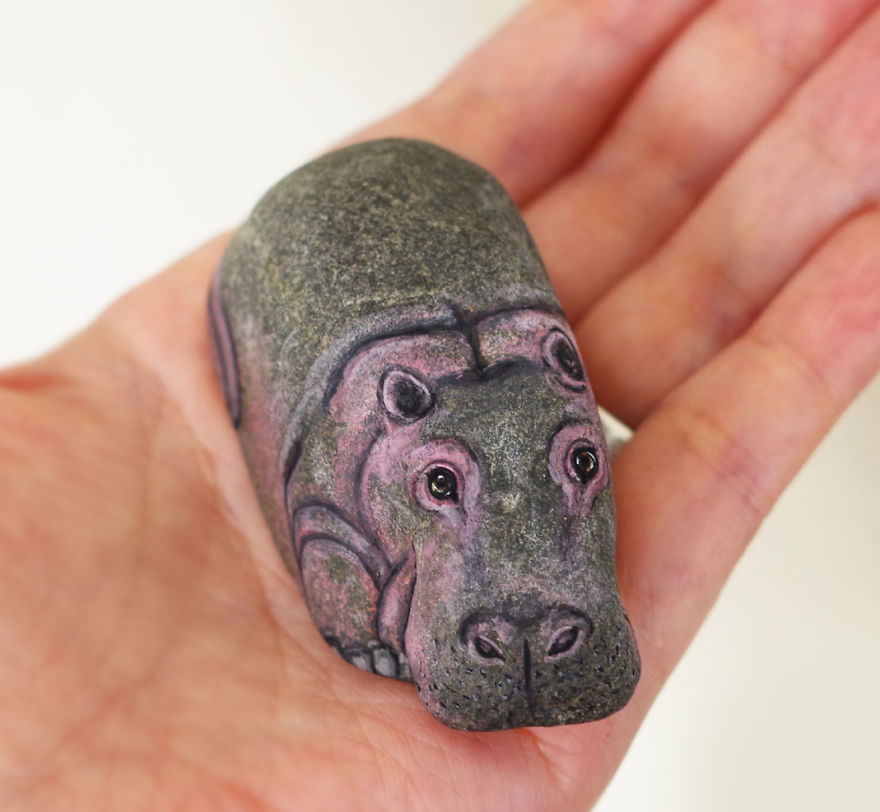 Cette artiste transforme de vulgaires cailloux en animaux tout doux ! Peintures-pierres-akie-nakata-10-004