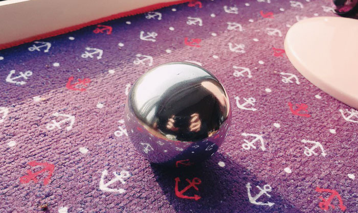 Des Japonais polissent des boules de papier d’aluminium à la perfection, et le résultat est juste trop agréable à voir