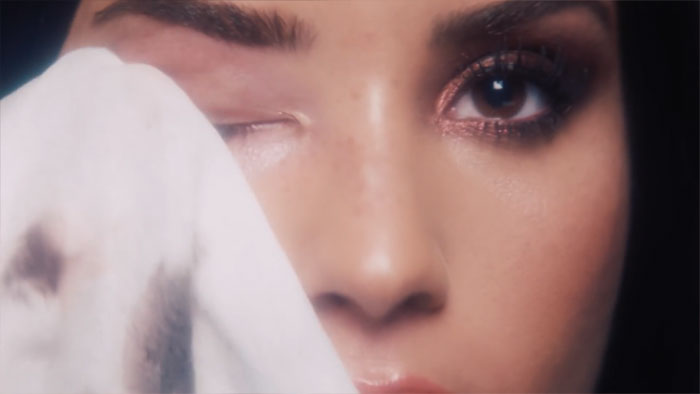 Demi Lovato se démaquille complètement dans une vidéo et le résultat parle de lui-même