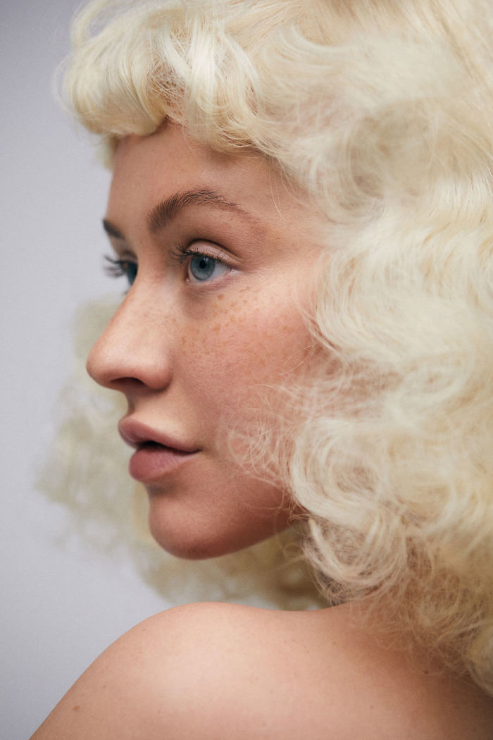 Christina Aguilera s’est démaquillée pour une séance photo et on a du mal à la reconnaître