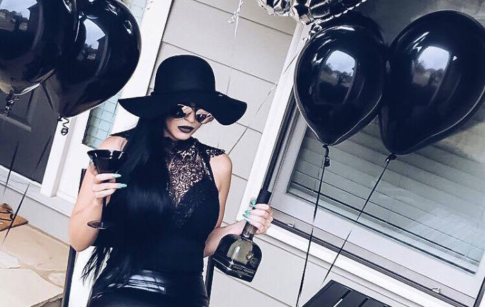 Cette femme a organisé un « enterrement de jeunesse » pour son 30e anniversaire