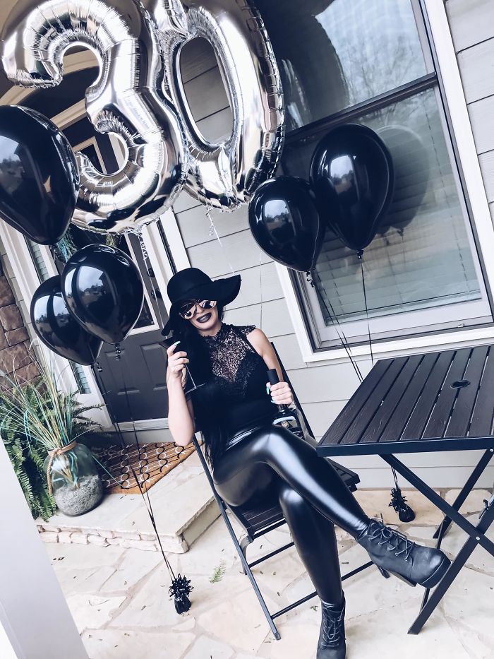 Cette femme a organisé un « enterrement de jeunesse » pour son 30e anniversaire