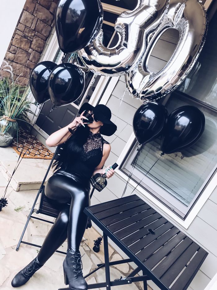 Cette femme a organisé un « enterrement de jeunesse » pour son 30e anniversaire