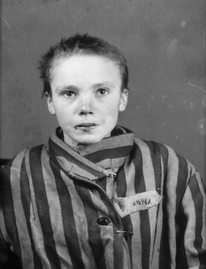 Les dernières photos d’une fille polonaise de 14 ans à Auschwitz ont été colorisées et elles vont vous briser le coeur