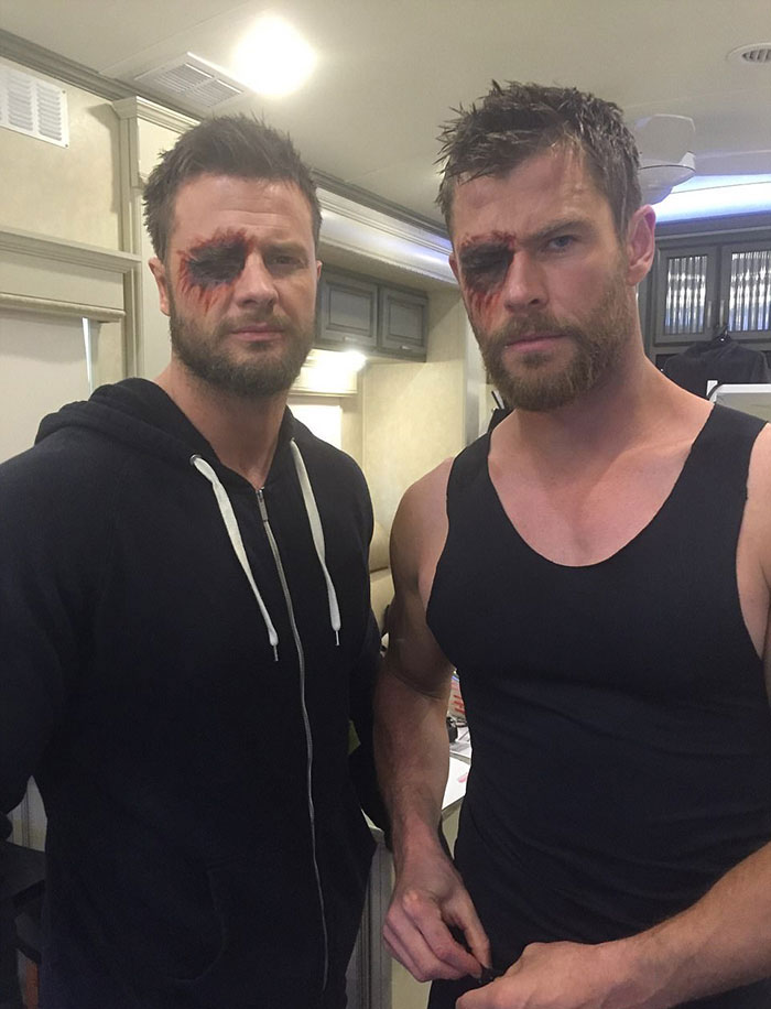 21 photos des Avengers avec leurs doublures