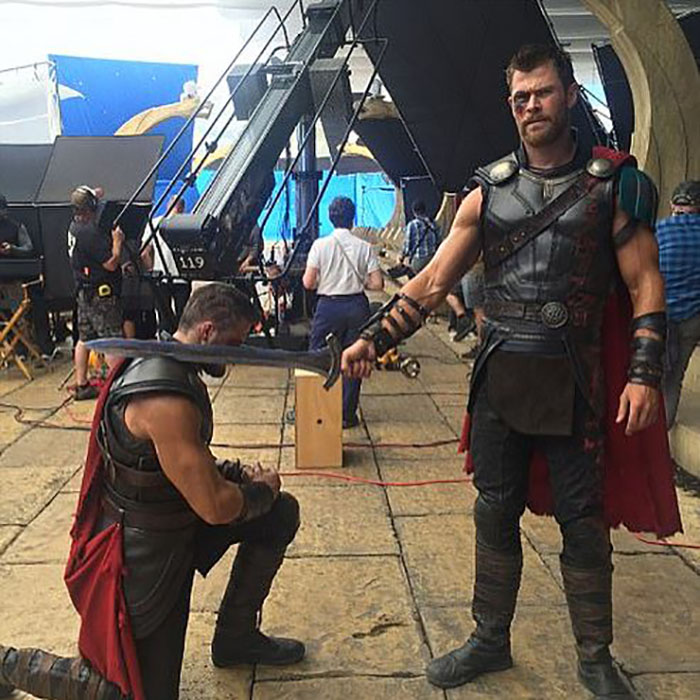 21 photos des Avengers avec leurs doublures