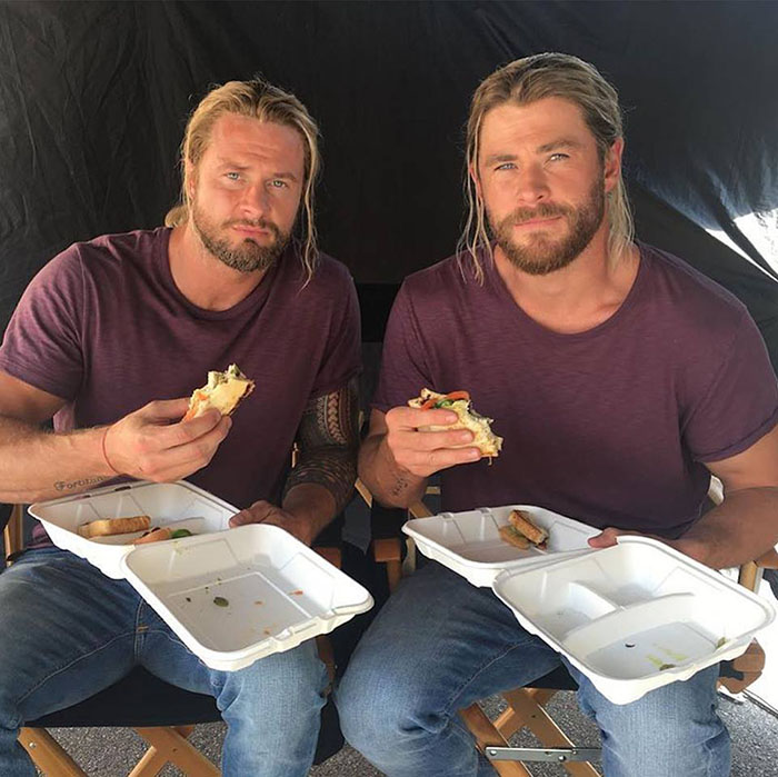 21 photos des Avengers avec leurs doublures