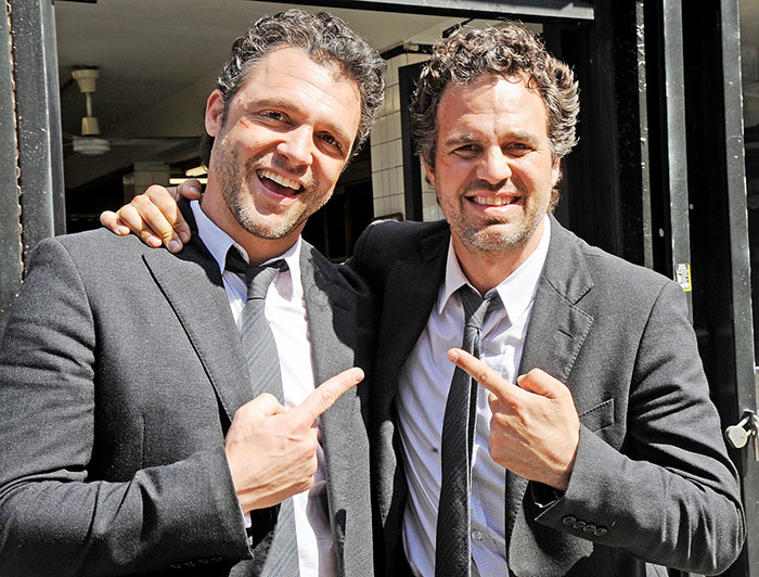 21 photos des Avengers avec leurs doublures