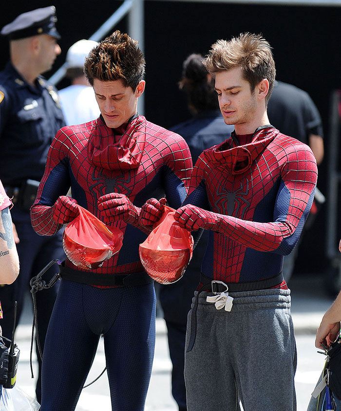 21 photos des Avengers avec leurs doublures