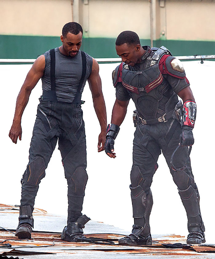 21 photos des Avengers avec leurs doublures