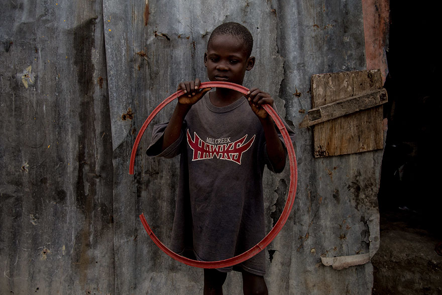 Des enfants de tous revenus révèlent leurs jouets préférés, et ces images vont vous faire réfléchir
