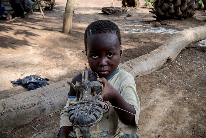 Des enfants de tous revenus révèlent leurs jouets préférés, et ces images vont vous faire réfléchir