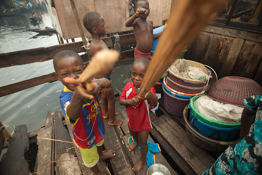 Des enfants de tous revenus révèlent leurs jouets préférés, et ces images vont vous faire réfléchir