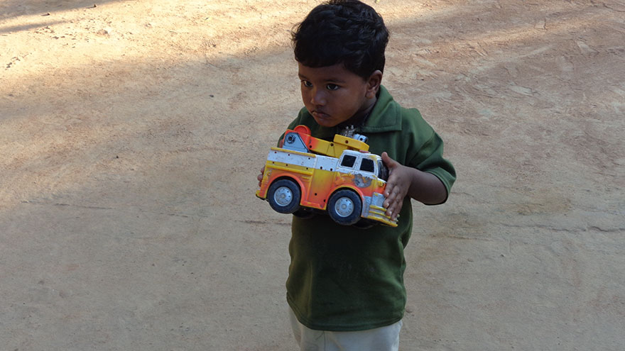 Des enfants de tous revenus révèlent leurs jouets préférés, et ces images vont vous faire réfléchir