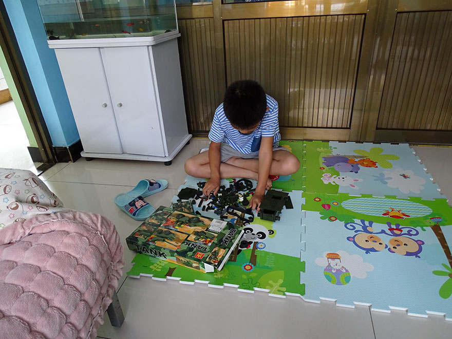 Des enfants de tous revenus révèlent leurs jouets préférés, et ces images vont vous faire réfléchir