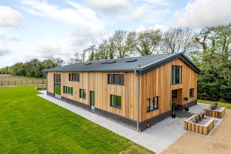 Il transforme un vieux hangar agricole en maison de luxe de 1,7 M$