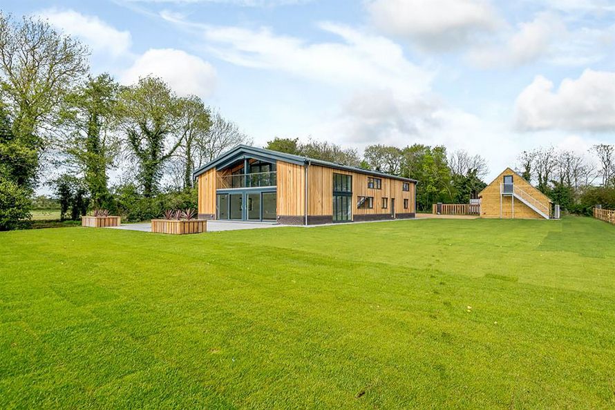 Il transforme un vieux hangar agricole en maison de luxe de 1,7 M$