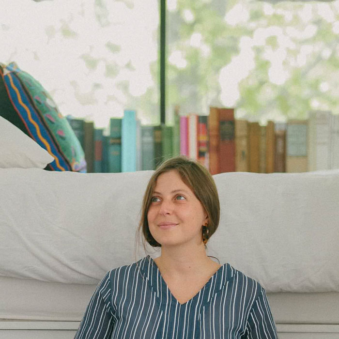 Cette femme a passé 3 ans à convertir un vieil autobus en maison mobile et elle est plus belle que la majorité des appartements