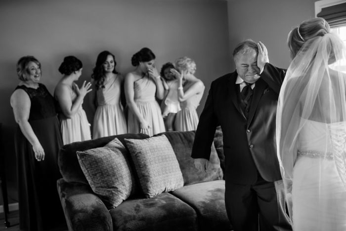30 fois où des pères n’ont pu retenir leurs émotions après avoir vu leurs filles dans des robes de mariée pour la première fois