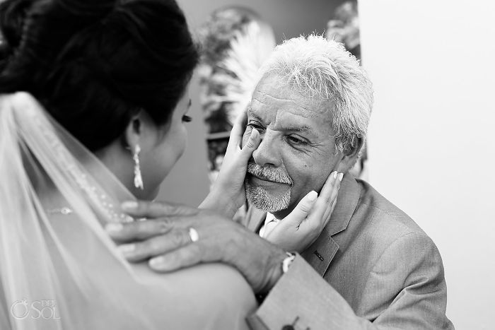 30 fois où des pères n’ont pu retenir leurs émotions après avoir vu leurs filles dans des robes de mariée pour la première fois