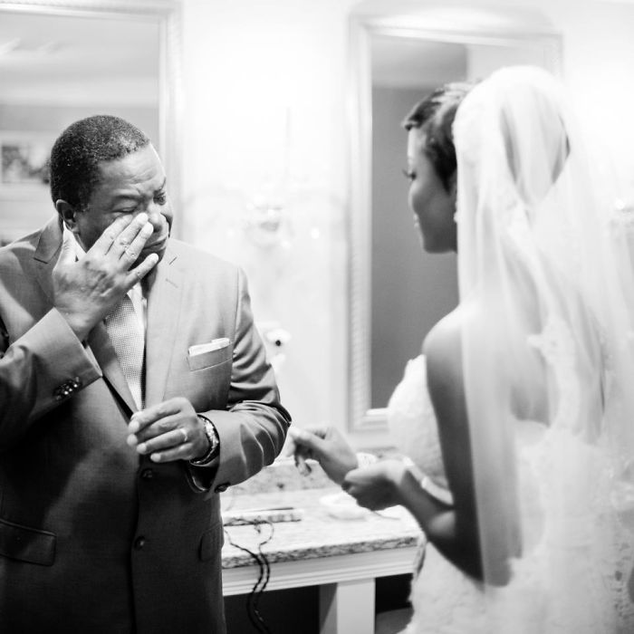 30 fois où des pères n’ont pu retenir leurs émotions après avoir vu leurs filles dans des robes de mariée pour la première fois
