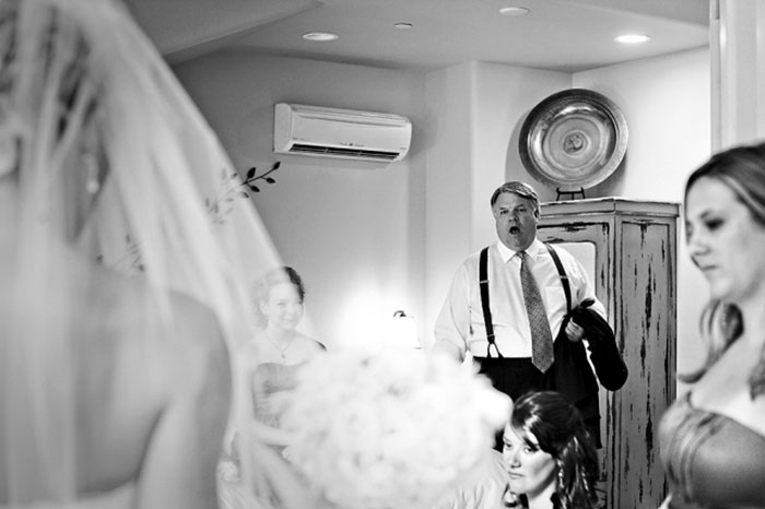 30 fois où des pères n’ont pu retenir leurs émotions après avoir vu leurs filles dans des robes de mariée pour la première fois