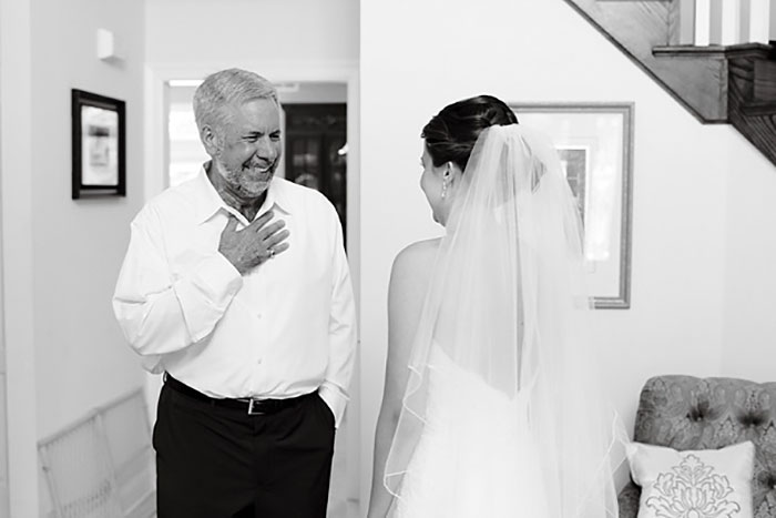30 fois où des pères n’ont pu retenir leurs émotions après avoir vu leurs filles dans des robes de mariée pour la première fois