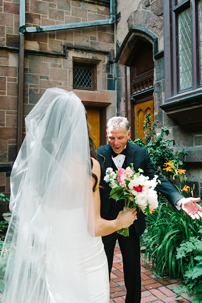 30 fois où des pères n’ont pu retenir leurs émotions après avoir vu leurs filles dans des robes de mariée pour la première fois