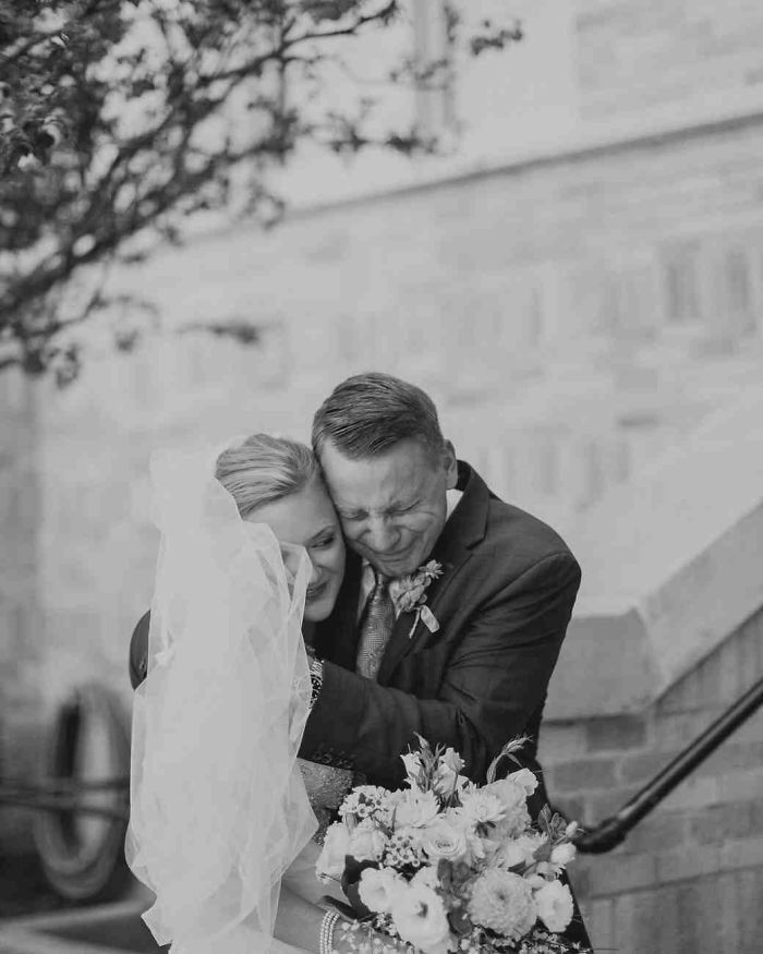 30 fois où des pères n’ont pu retenir leurs émotions après avoir vu leurs filles dans des robes de mariée pour la première fois