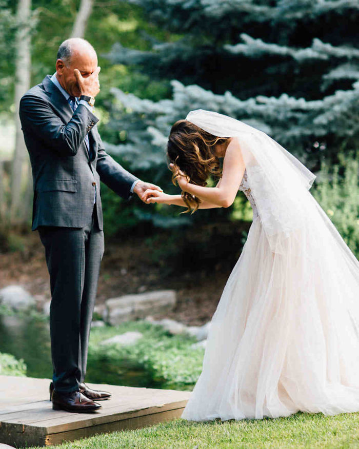 30 fois où des pères n’ont pu retenir leurs émotions après avoir vu leurs filles dans des robes de mariée pour la première fois