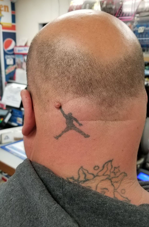 22 fois où des gens se sont fait faire les pires tatouages et ne l’ont même pas réalisé