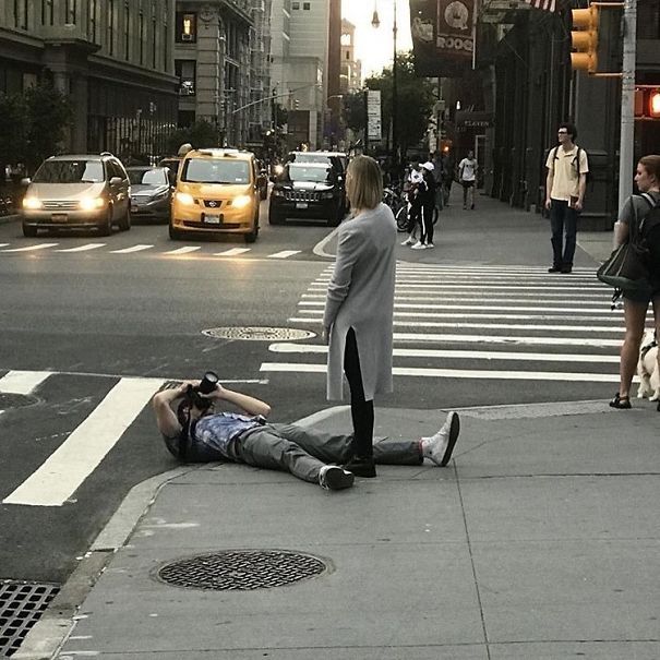 Des gens partagent des photos de gars « forcés » de prendre des photos parfaites de leurs petites amies (27 nouvelles images)