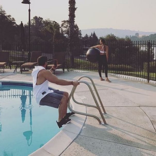 Des gens partagent des photos de gars « forcés » de prendre des photos parfaites de leurs petites amies (27 nouvelles images)