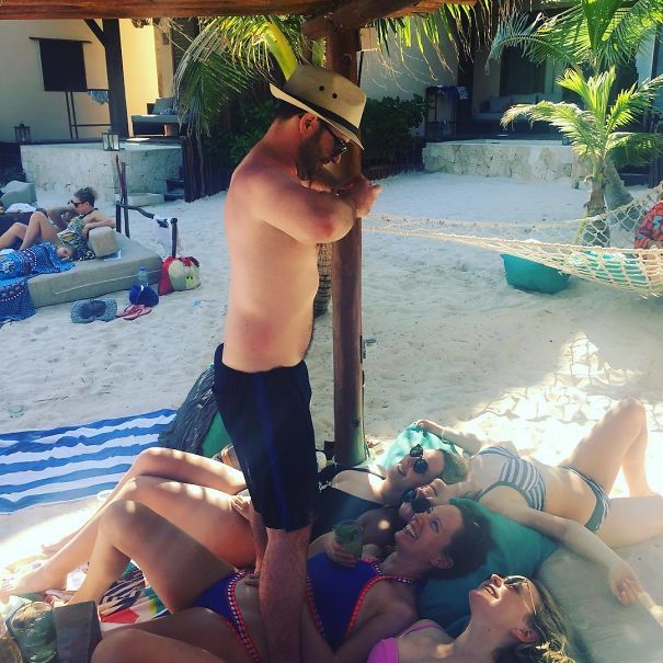 Des gens partagent des photos de gars « forcés » de prendre des photos parfaites de leurs petites amies (27 nouvelles images)