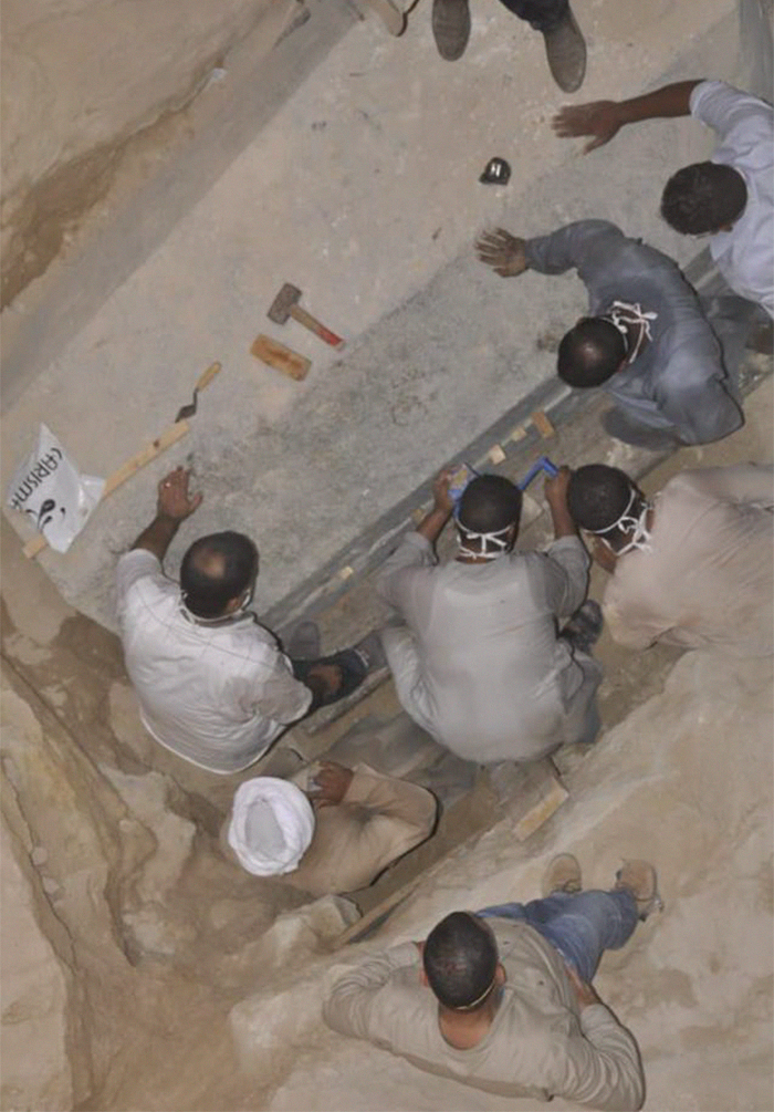 Vous souvenez-vous du sarcophage massif qui n’a pas été ouvert en 2000 ans ? Ils viennent de l’ouvrir