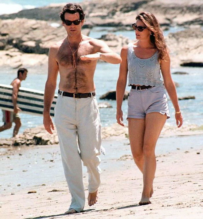 Pierce Brosnan et sa femme célèbrent 25 ans d’amour, et leurs photos au fil des ans sont des objectifs de couple