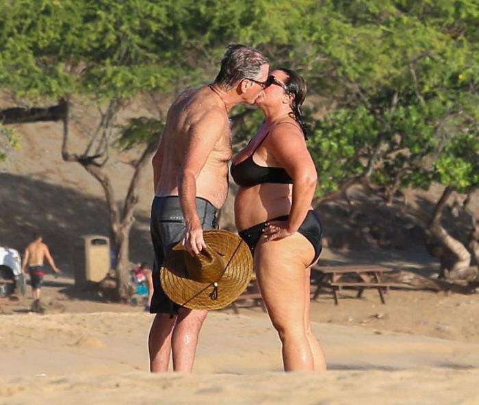 Pierce Brosnan et sa femme célèbrent 25 ans d’amour, et leurs photos au fil des ans sont des objectifs de couple