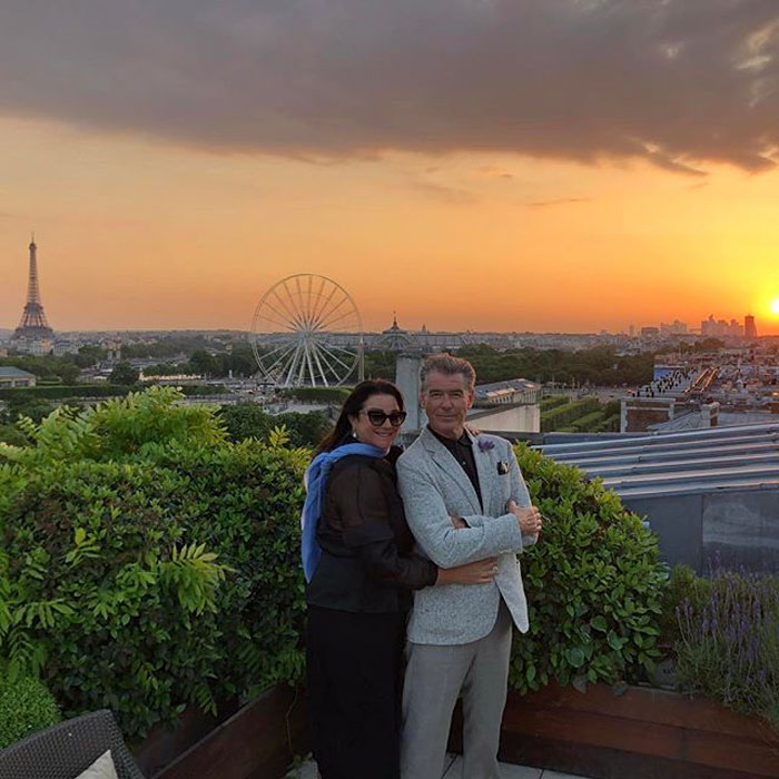 Pierce Brosnan et sa femme célèbrent 25 ans d’amour, et leurs photos au fil des ans sont des objectifs de couple