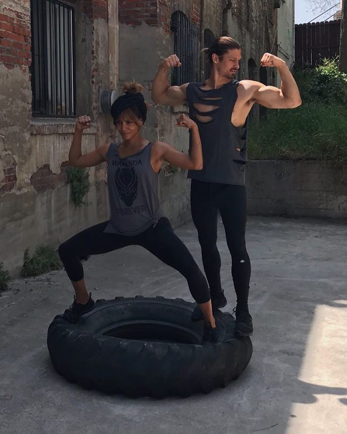 Halle Berry a eu 55 ans et elle a révélé ce qu’elle fait pour avoir l’air d’avoir 25 ans