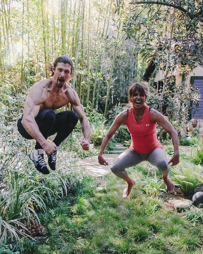 Halle Berry a eu 55 ans et elle a révélé ce qu’elle fait pour avoir l’air d’avoir 25 ans